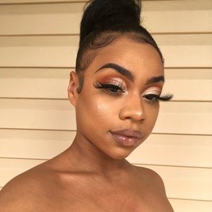 Meet your Posher, Amina